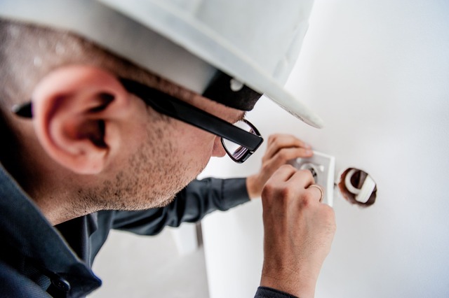 work-hand-man-person-people-building-1324058-pxhere.com (1)